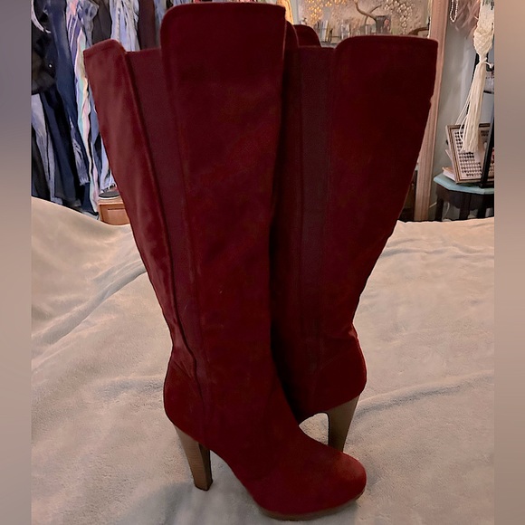 Stunning Suede Red boots - Picture 2 of 2